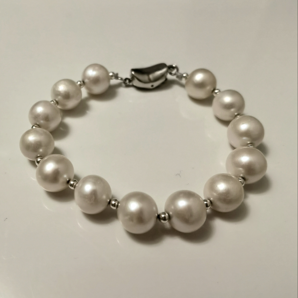 Pearl bracelet.